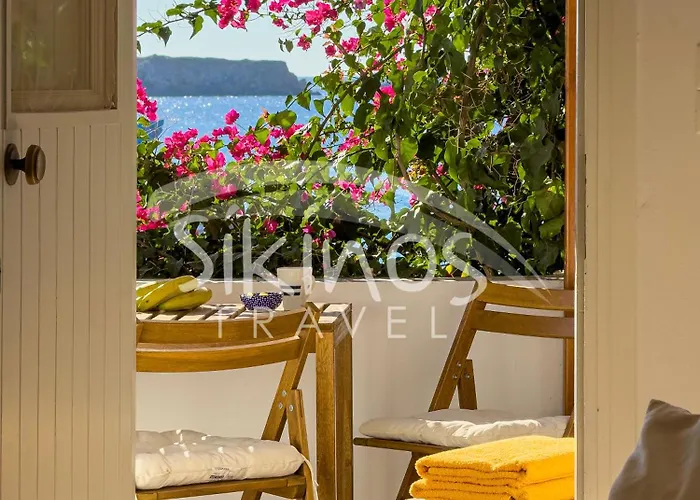 Beachfront Cycladic House בית נופש קרבוסטאסי יוון