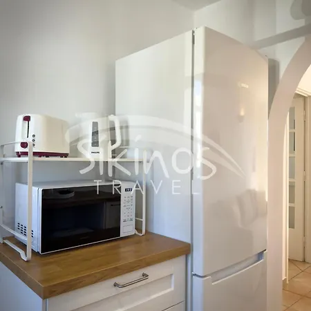 Beachfront Cycladic House * 카라보스타시