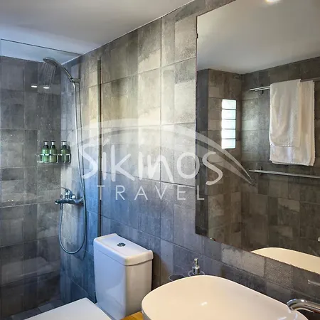 Beachfront Cycladic House 펜션 카라보스타시