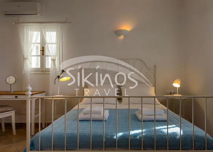 Beachfront Cycladic House Karavostasis (Folegandros)