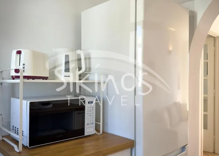 Beachfront Cycladic House * Karavostasis (Folegandros)